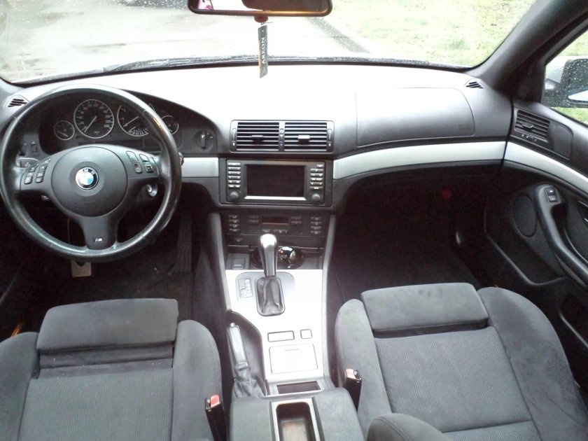 БМВ 5 2002 года салон