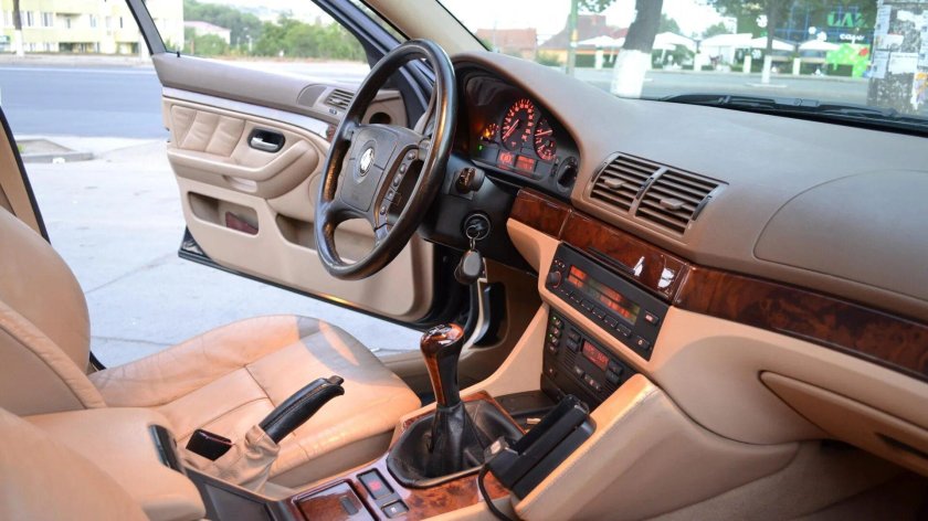 БМВ е39 светлый салон