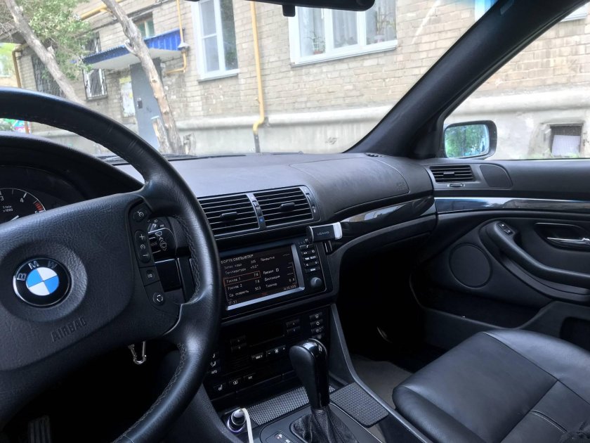 БМВ е39 салон