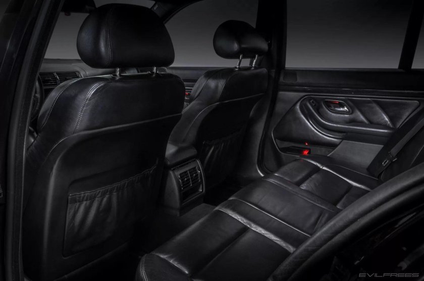 БМВ е39 черный салон