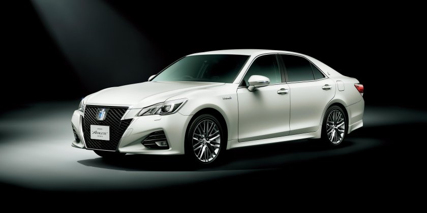 Toyota Crown athlete 2016