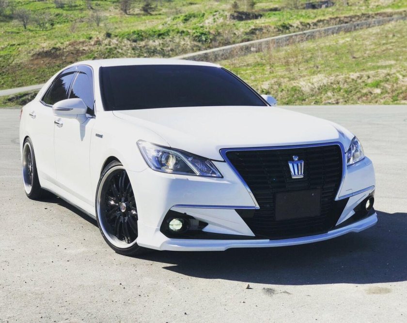 Toyota Crown 2014