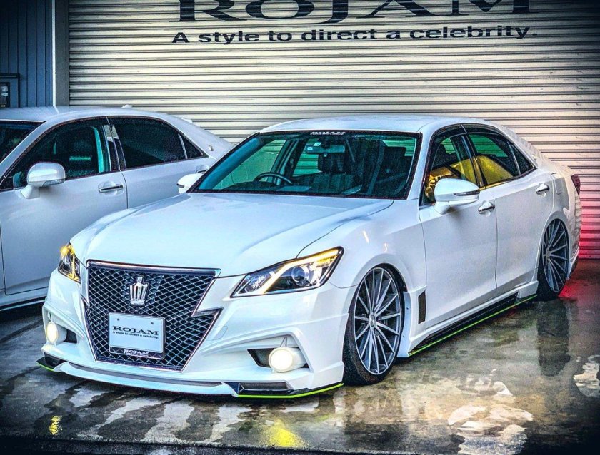 Toyota Crown 210 athlete