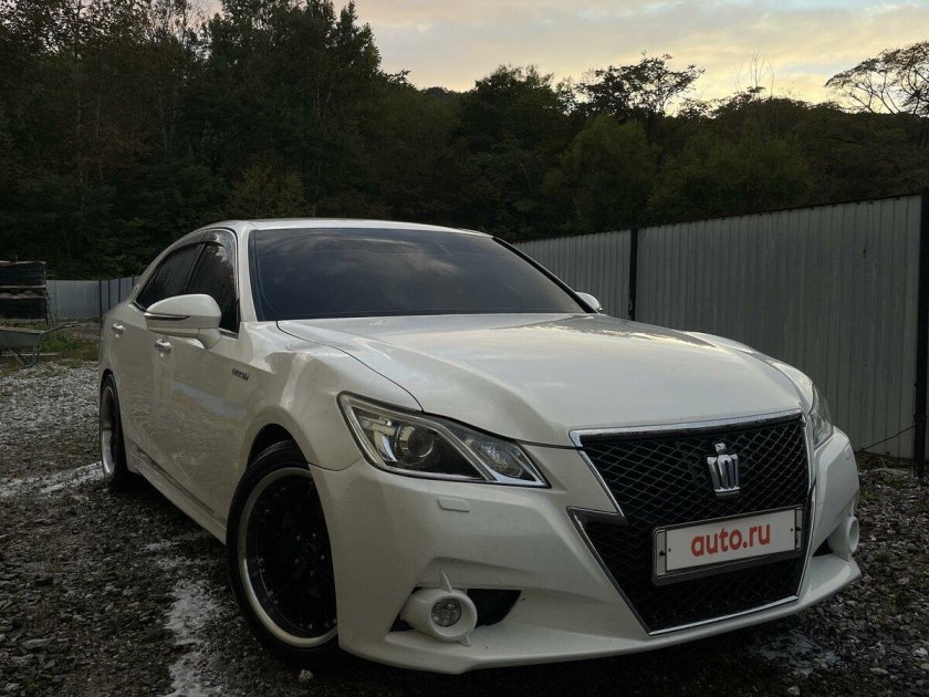 Тойота краун 2014