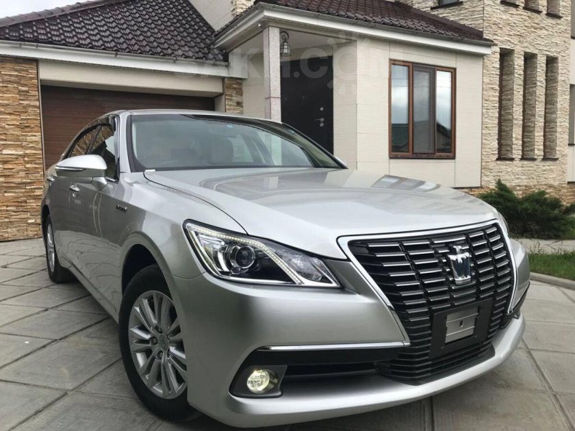 Тойота Краун Маджеста 2015