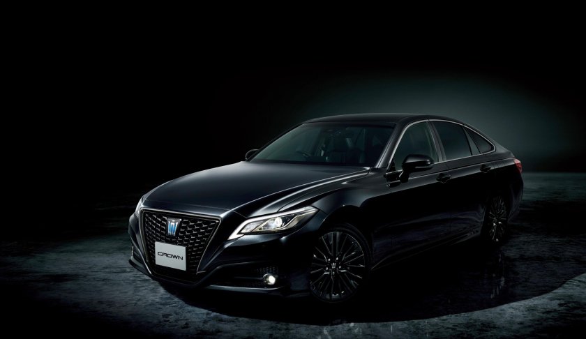 Toyota crown 2021 черный