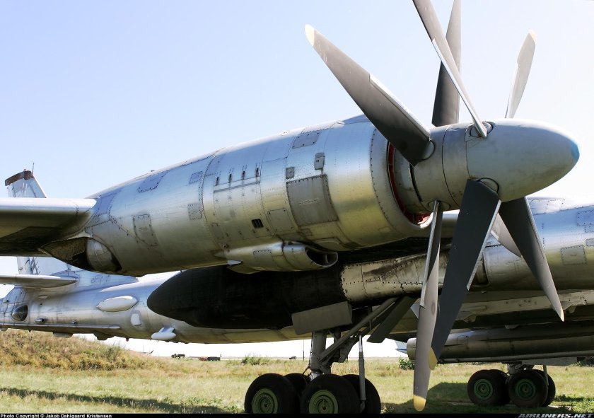 Турбовинтовой бомбардировщик ту 95
