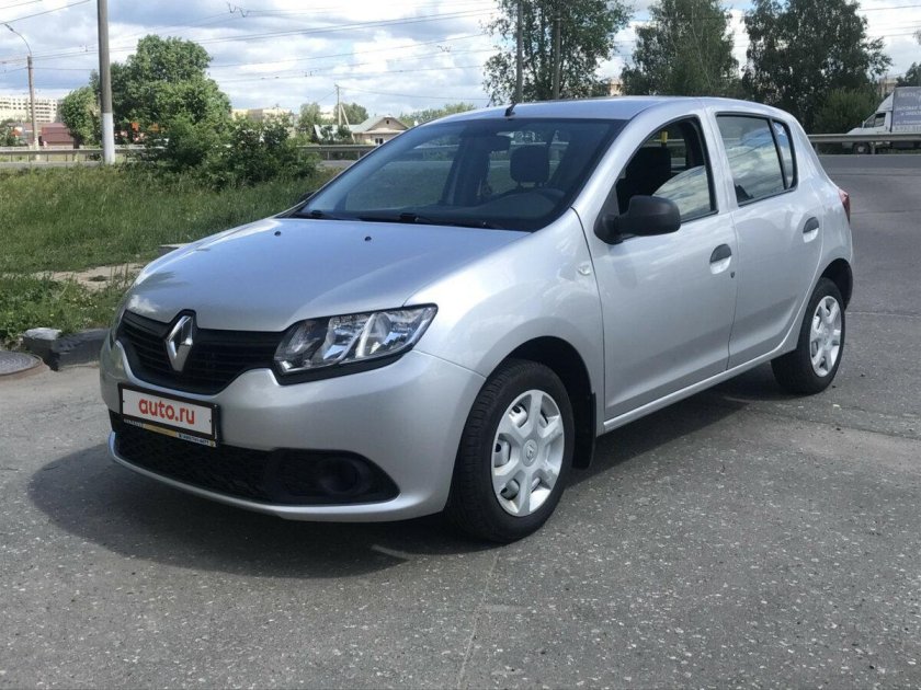Рено Сандеро серебристый