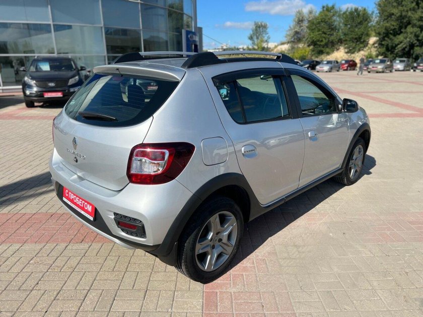 Рено Сандеро серебристый 2014