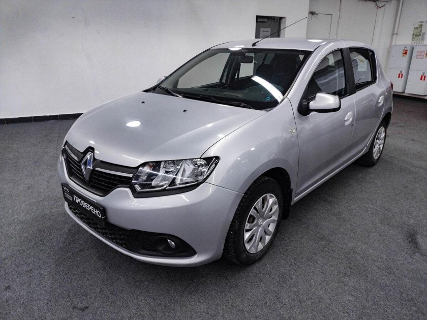 Рено сандеро 2015