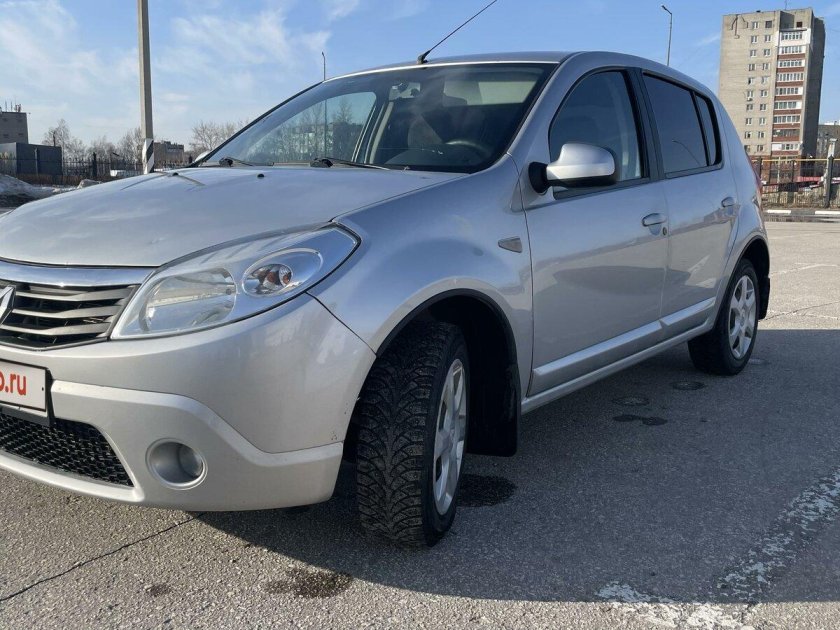 Renault sandero 2011 бежевый