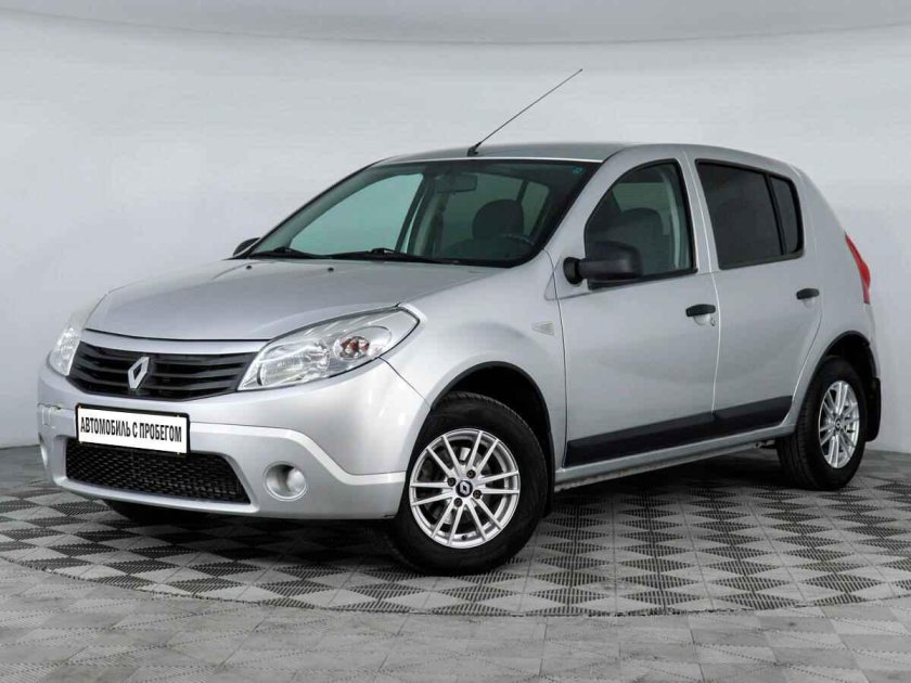 Рено Сандеро серебристый 2013