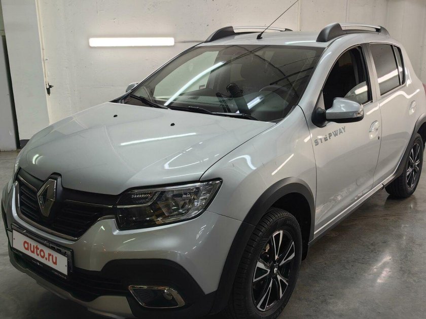 Сандеро белый 2022