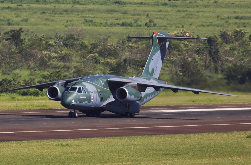 Самолет Embraer Kc-390