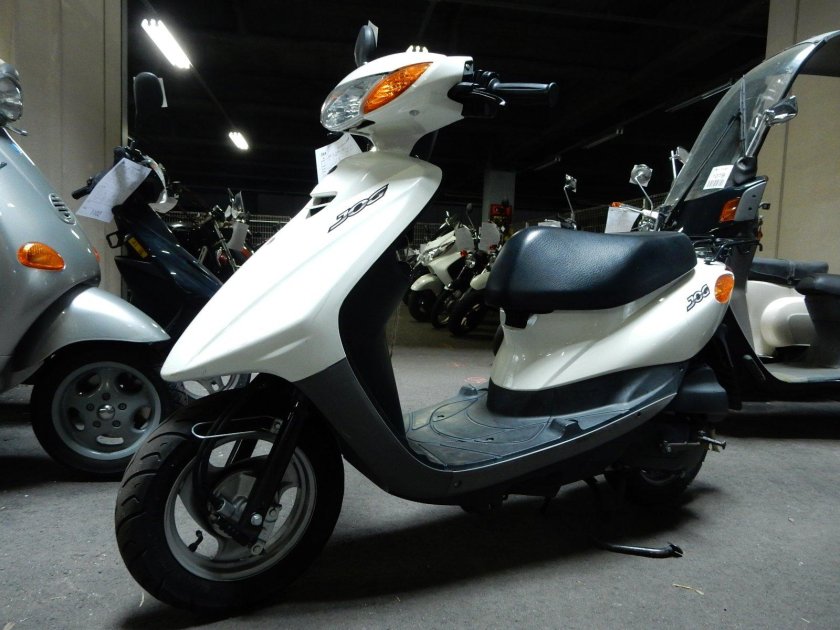 Японский скутер Ямаха