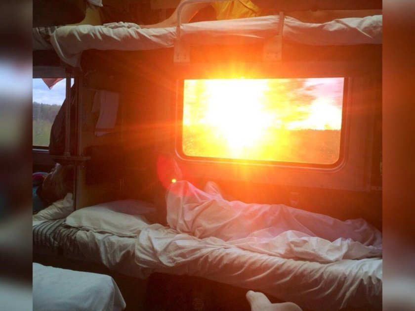 Купе поезда ночью