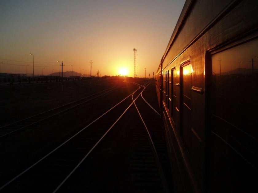 Поезд на закате