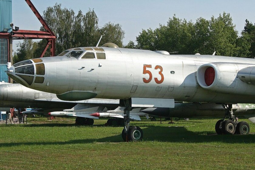 Самолет ту 16