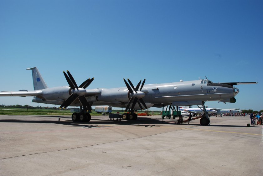 Противолодочный самолет ту-142
