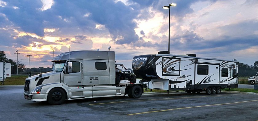 Volvo VNL автодом