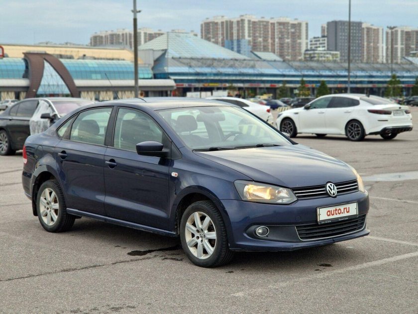 Поло седан 2011 года