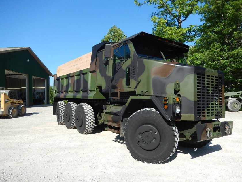 Oshkosh m1070