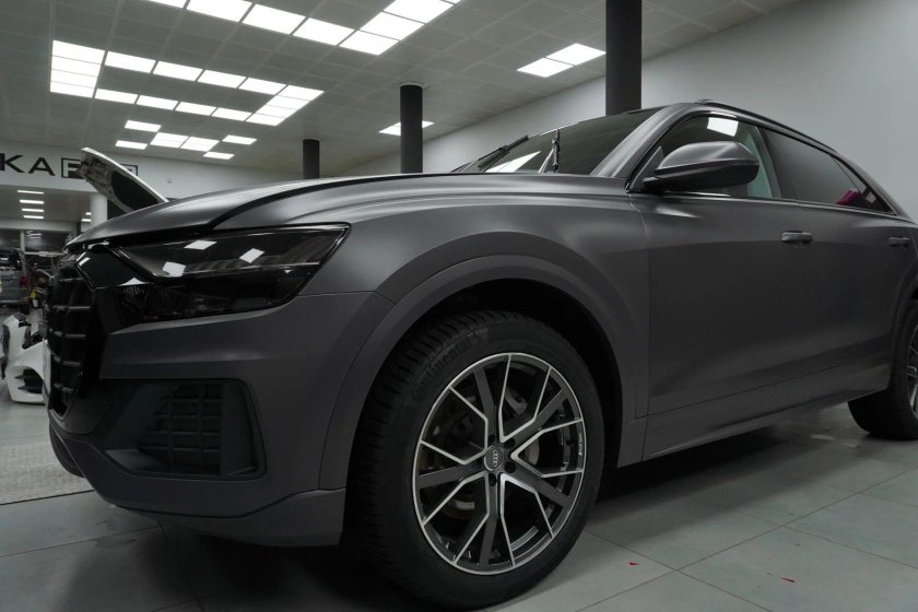 Audi q8 серый матовый