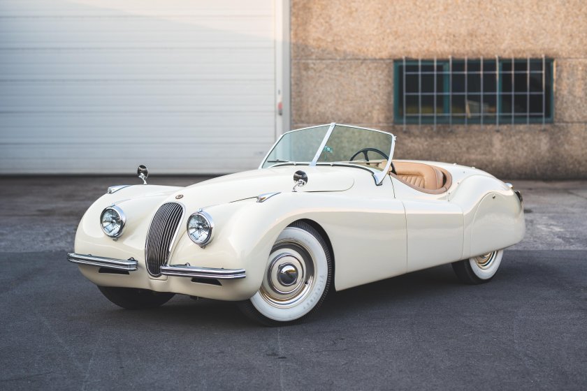 Jaguar xk120 roadster