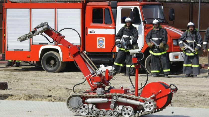 Гусеничный беспилотный пожарный робот LUF 60