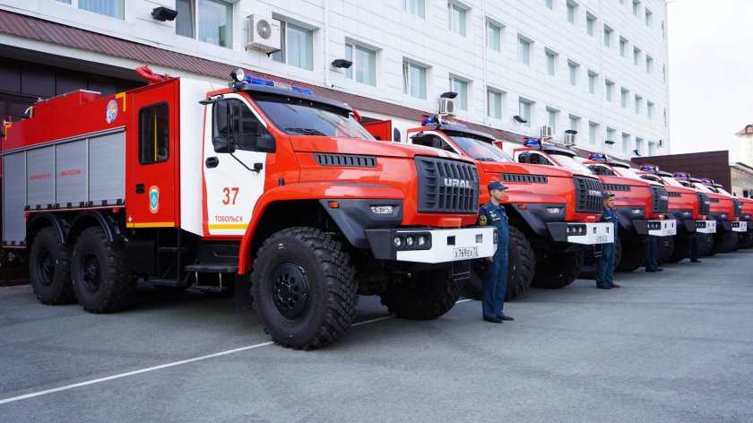 Пожарная машина МЧС России Урал