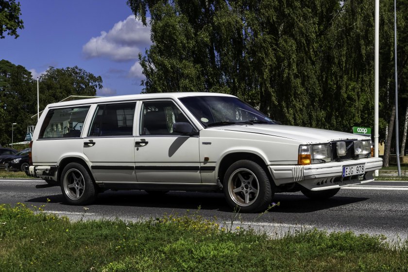 Вольво 745, 1989