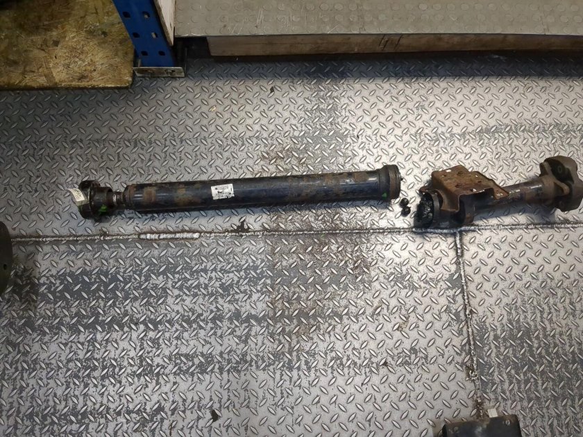 Рулевой вал гофрированный с карданом Volkswagen Touareg