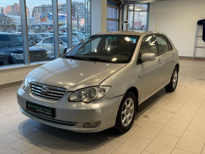 Машина byd f 3