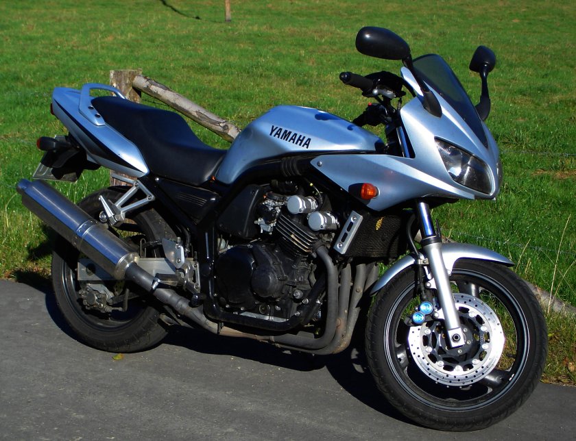 Yamaha FZS 600