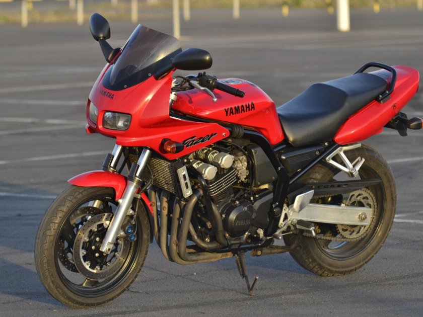 Yamaha FZS 600