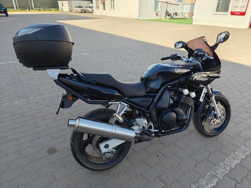 Yamaha fzs 600
