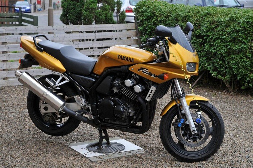Yamaha FZS 600