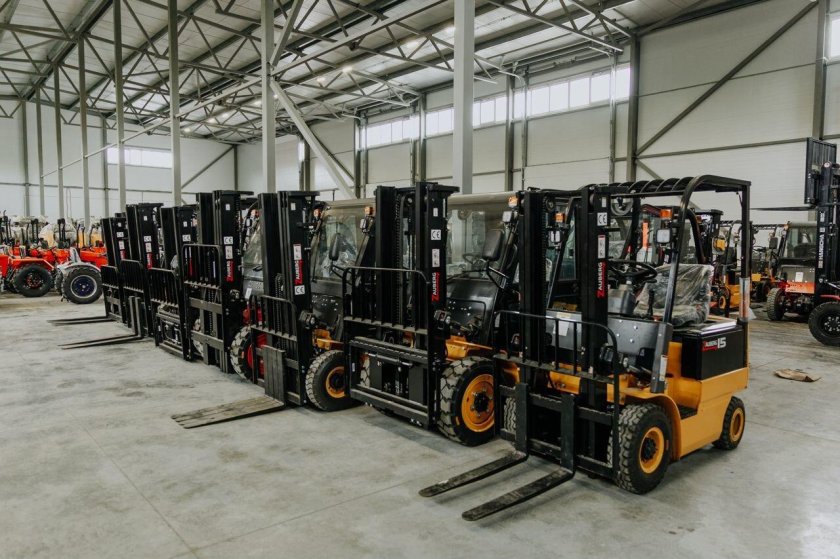 Вилочный электропогрузчик