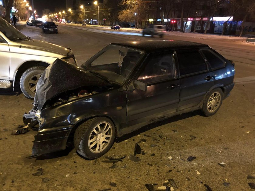 Разбитая Лада 2114