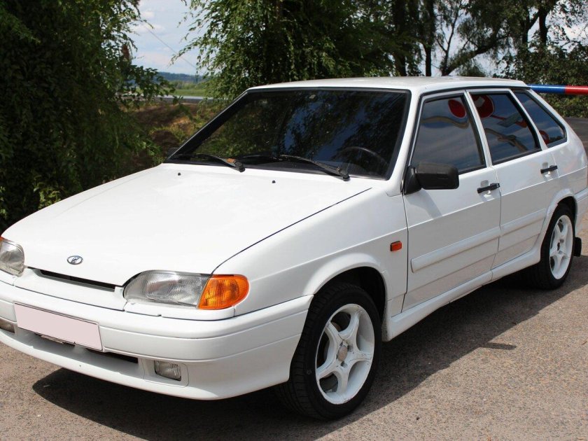 ВАЗ 2114 хэтчбек белая