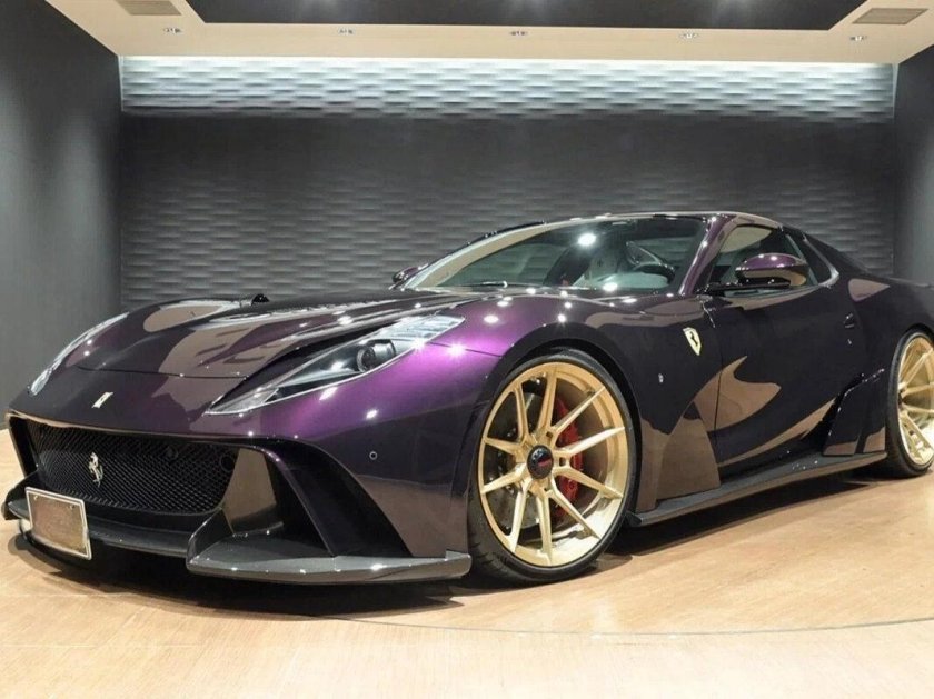 Ferrari 812 competizione