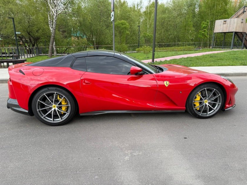 Ferrari 812 2017 2024