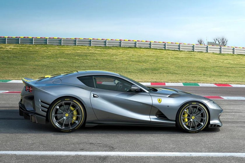 Феррари 812 superfast