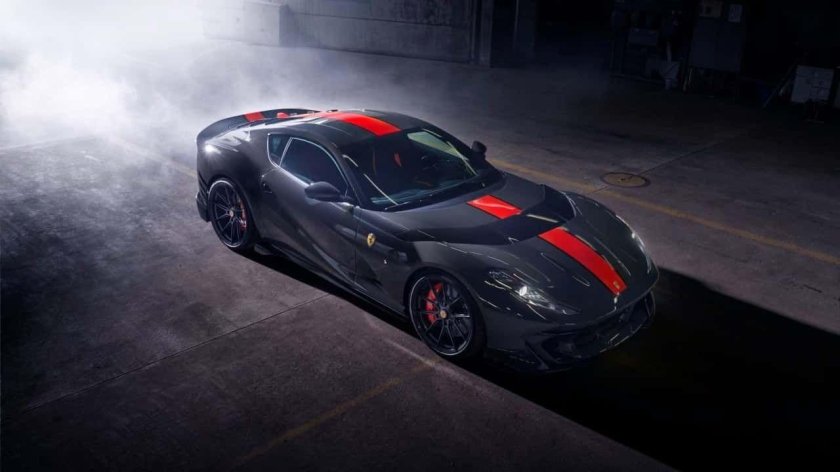 Феррари 812 Competizione