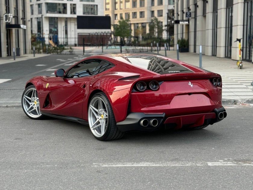 Феррари 812 суперфаст