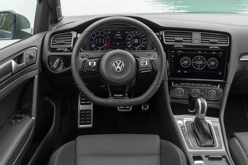 VW Golf 2019 салон