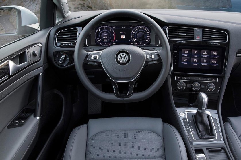 Volkswagen Golf 7 салон
