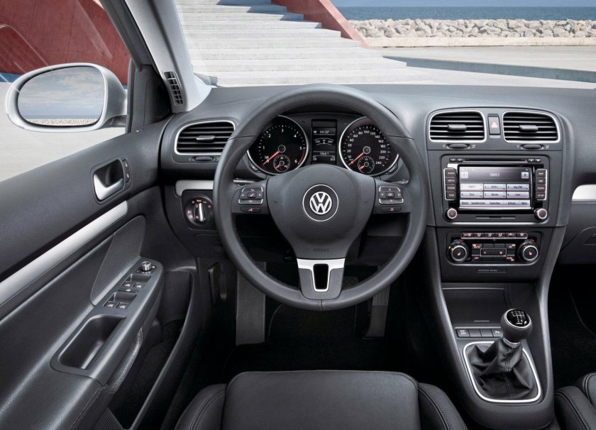 Volkswagen golf 2012 interior