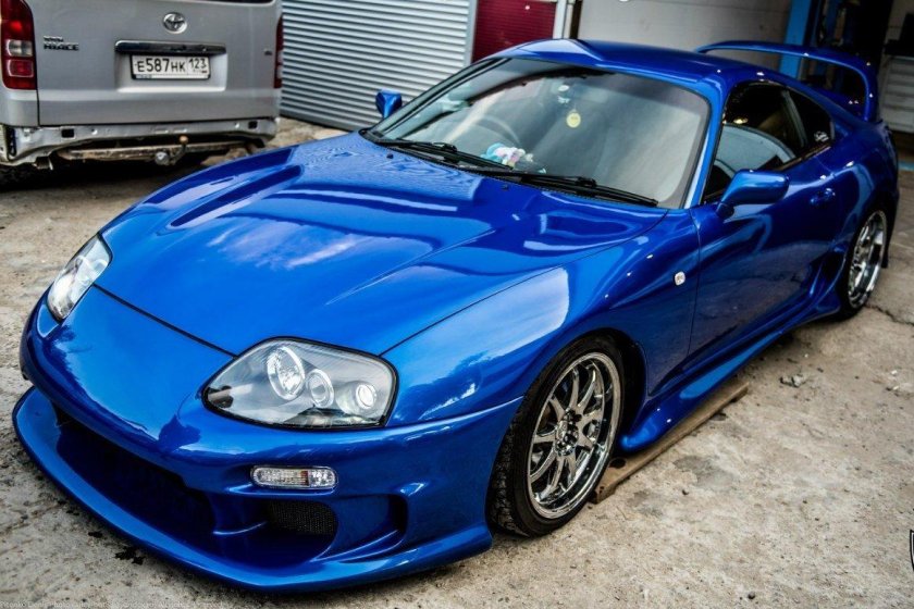 Тойота Супра голубая