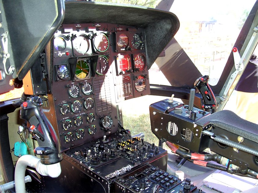 Бо-105 вертолет кабина